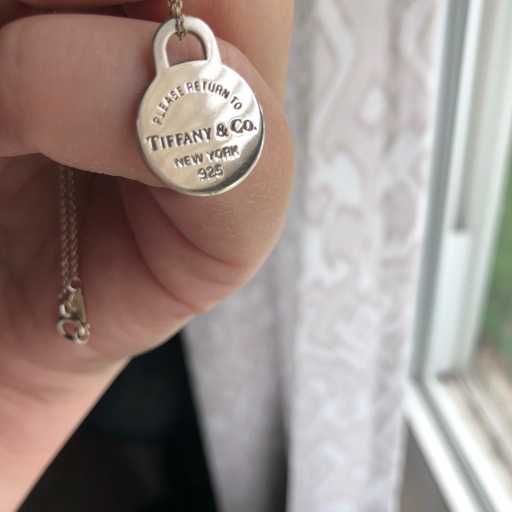 Return To Tiffany round pendant with chain